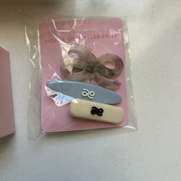 Accessories - Picture 3 of 6